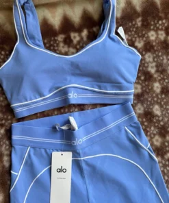 alo yoga clothes​